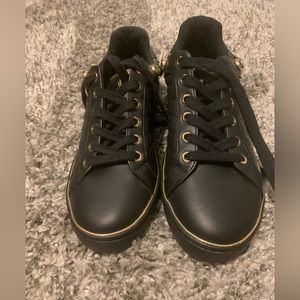 Size 8 Guess Sneakers Black